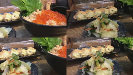 团子三文鱼炒饭，曼谷，泰国。高清在线视频素材下载