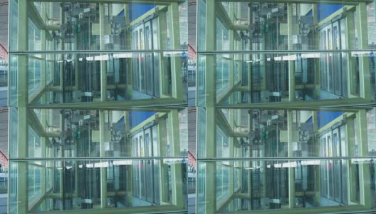 机场大厅的自动扶梯高清在线视频素材下载