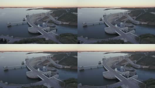 葡萄牙水电站大坝上的阿尔奎瓦湖河鸟瞰图。在日落高清在线视频素材下载