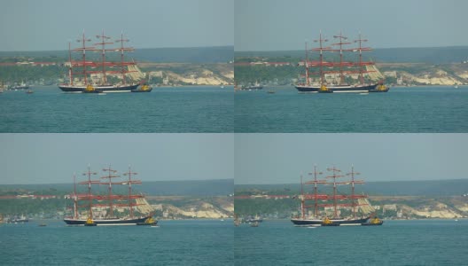 塞瓦斯托波尔湾的一艘高大的船高清在线视频素材下载