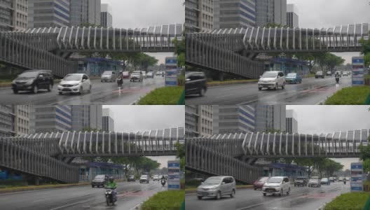 下雨天雅加达市区著名的人行天桥交通街道慢镜头全景4k印尼高清在线视频素材下载