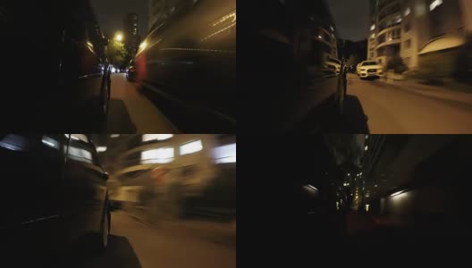 快速城市驾驶夜间道路POV通过城市在夜间时间推移左侧的汽车。低角度的观点。相机拍摄。汽车停放在住宅楼地下停车场高清在线视频素材下载