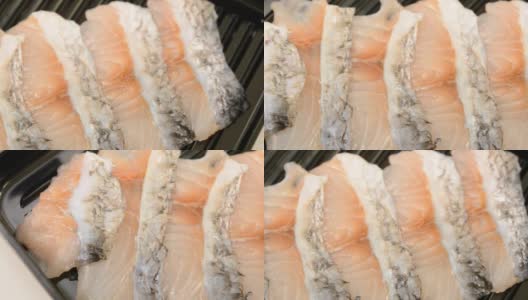 日式涮锅和素喜烧用托盘上的鲈鱼片高清在线视频素材下载