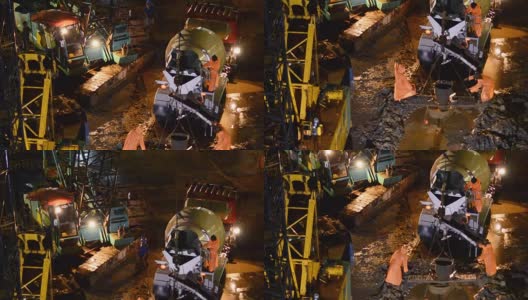 淘洗:混凝土车在雨天的夜晚工作高清在线视频素材下载