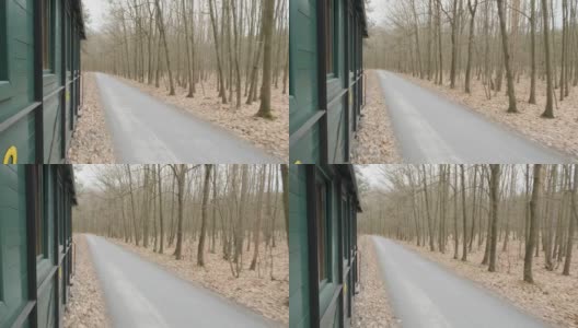乘坐观光列车窄轨铁路。穿越早春的激流高清在线视频素材下载