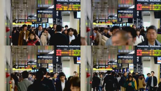 4K时光流逝:一群匿名人群在上下班高峰期乘坐香港地铁站上班高清在线视频素材下载