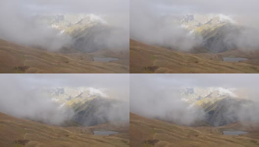 从古里山口拍摄的梅厄山。缓缓地漂浮在山脉上的云。上斯瓦内提，乌斯巴关口附近的梅斯蒂亚。格鲁吉亚欧洲。高清视频高清。高清在线视频素材下载