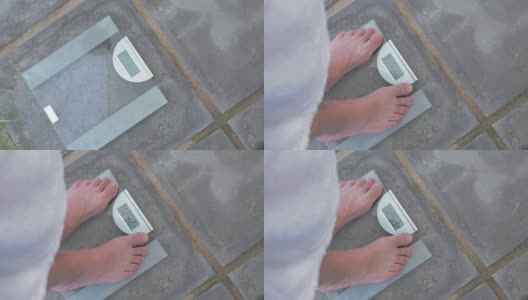 一个男人用浴室秤称体重高清在线视频素材下载