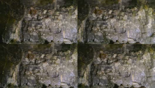 砂岩洞穴中的历史绘画。墙上的历史艺术聚光灯。高清在线视频素材下载