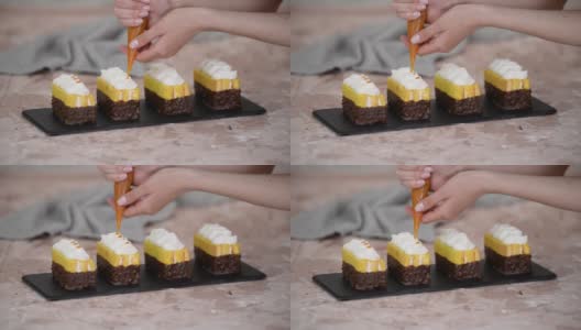 女人们用糕点袋里的杏酱装饰海绵蛋糕。高清在线视频素材下载