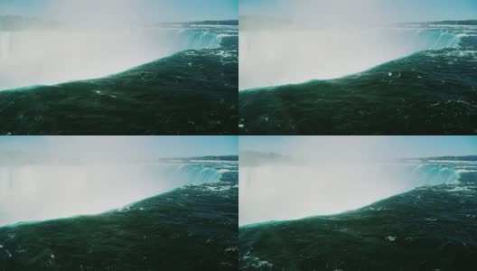 马蹄瀑布的汹涌水流。加拿大的尼亚加拉大瀑布。慢动作视频高清在线视频素材下载