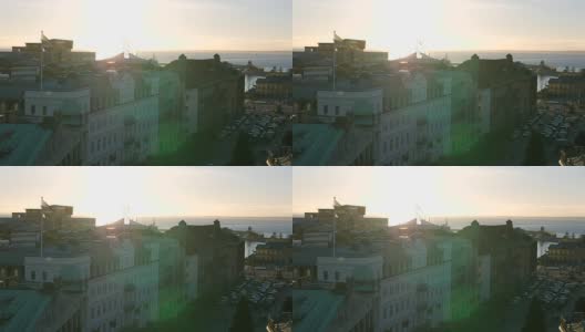 日落时的城市景色。赫尔辛堡，瑞典高清在线视频素材下载