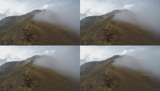 Koruldi湖附近的高加索山脉上，云朵在飞翔。上斯瓦内提，乌斯巴关口附近的梅斯蒂亚。格鲁吉亚欧洲。高清视频高清。间隔拍摄高清在线视频素材下载