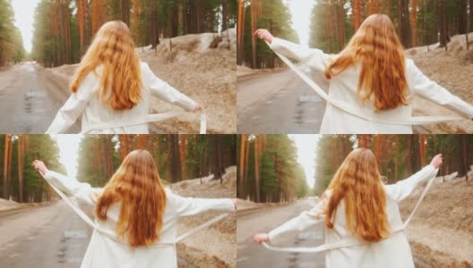 秋天的肖像快乐可爱和美丽的白种人年轻女子在森林与金色的头发高清在线视频素材下载