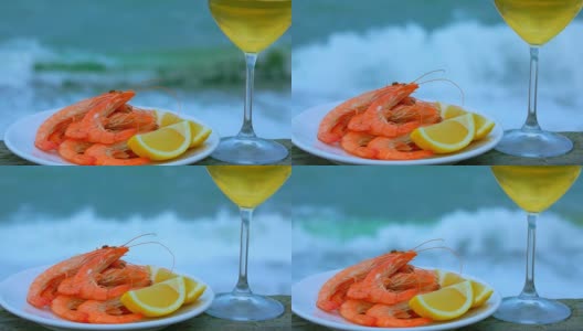 葡萄酒和虾在暴风雨的海浪的背景高清在线视频素材下载