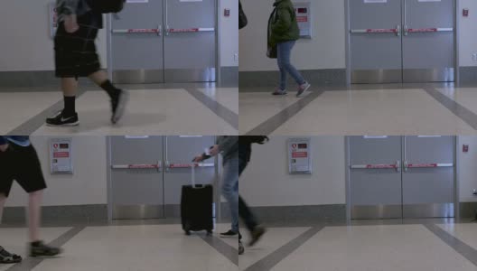 人们带着行李在机场来回走动的时间流逝高清在线视频素材下载