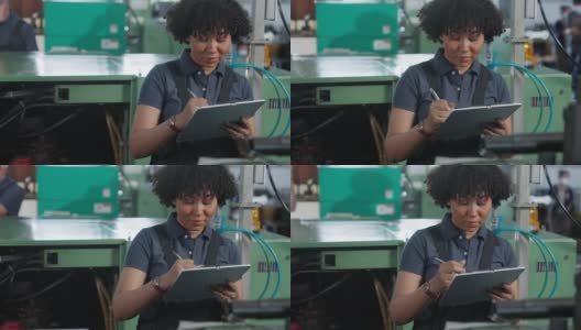 女性非裔美籍机械工程师操作数控铣床的安装过程，女性技术员工作在生产金属产品的进度线高清在线视频素材下载