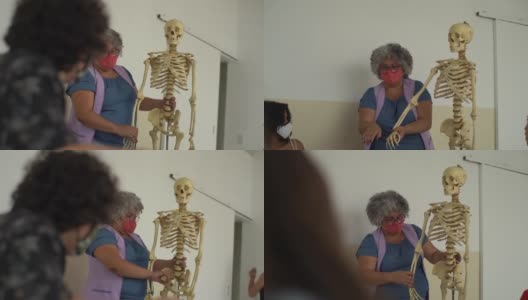 老师在课堂上教人体解剖学，戴着骷髅面具高清在线视频素材下载
