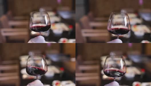 特写侍酒师在高级餐厅提供红酒高清在线视频素材下载