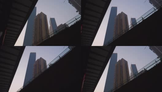 日落时分青岛市市中心现代办公大楼前慢镜头向上看4k中国高清在线视频素材下载
