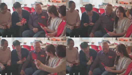 春节孙子们祝福收到红包的祖父母兴旺和幸运高清在线视频素材下载