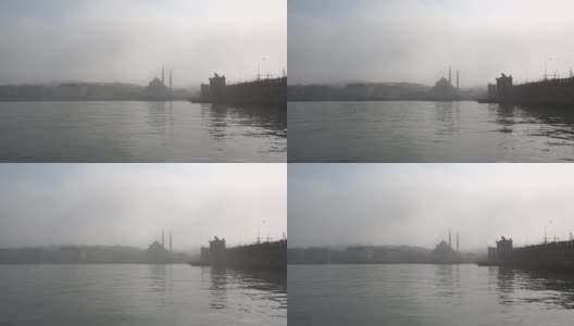 蓝色清真寺剪影和加拉塔桥的伊斯坦布尔与雾天高清在线视频素材下载