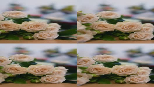 丰富多彩的淡粉色玫瑰花束。垂直视频高清在线视频素材下载