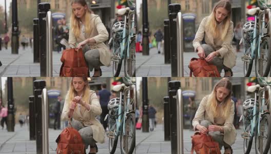 整理她的背包高清在线视频素材下载