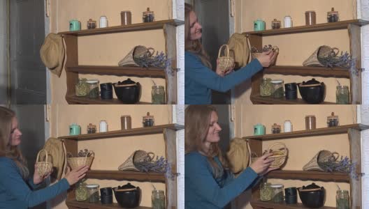 草药妇女准备干燥的草药在柳条篮子冬天的时间。FullHD高清在线视频素材下载