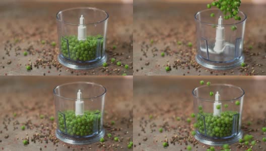 慢镜头，宏镜头:自家种的美味豌豆掉进了一个塑料食物搅拌机里。高清在线视频素材下载