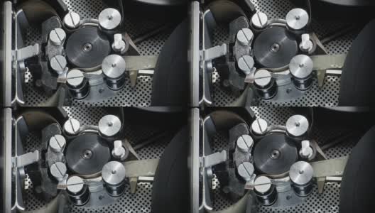 16毫米胶卷在电影摄像机中旋转高清在线视频素材下载