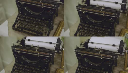 桌上的古董打字机高清在线视频素材下载