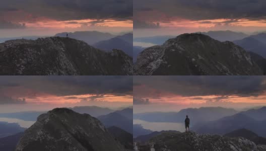 站在奥地利萨尔兹卡默古特沙夫伯格山脊顶端的徒步旅行者高清在线视频素材下载