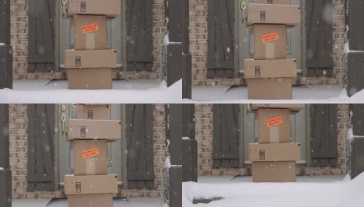 冬天暴风雪时，堆放在门外的快递盒子高清在线视频素材下载
