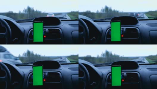 绿色屏幕手机的内容嵌入安装在面板内的汽车停在道路上高清在线视频素材下载