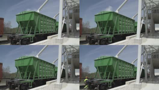 绿色货车装载产品高清在线视频素材下载