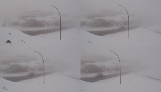 汽车在浓雾中缓慢行驶，雪景能见度很低。第一场雪落在意大利中部的山区高清在线视频素材下载