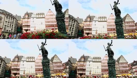 摄影:德国法兰克福罗默伯格镇广场上拥挤的行人高清在线视频素材下载