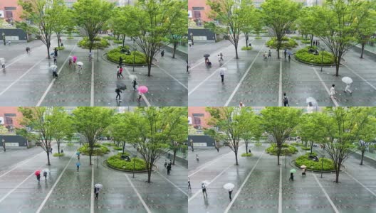 人们在雨中行走在城市广场的时间流逝高清在线视频素材下载