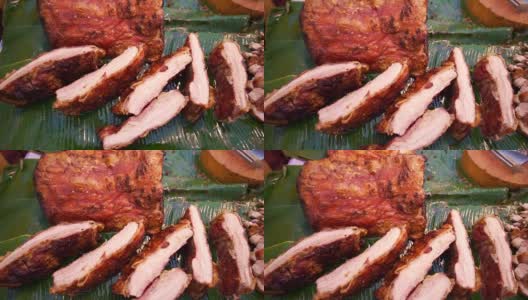整块烧烤猪肉片在泰国街头食品市场出售高清在线视频素材下载