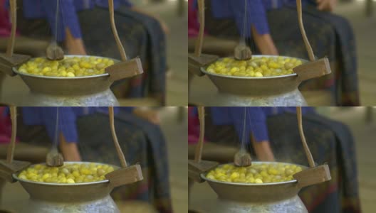 泰国传统制作丝羊毛煮蚕茧高清在线视频素材下载