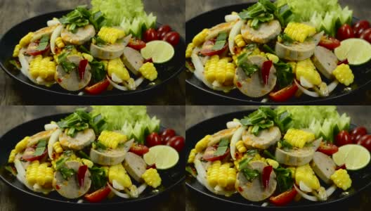 辣越南猪肉香肠玉米蔬菜沙拉美味的开胃菜健康的食物或饮食高清在线视频素材下载