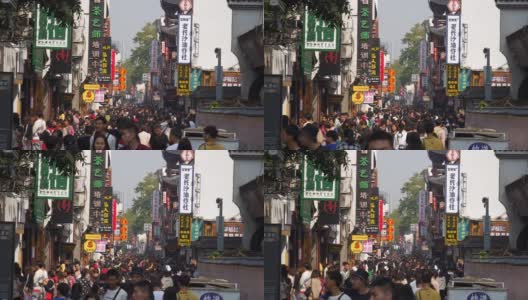 白天时间长沙市著名的历史步行街慢镜头全景4k中国高清在线视频素材下载
